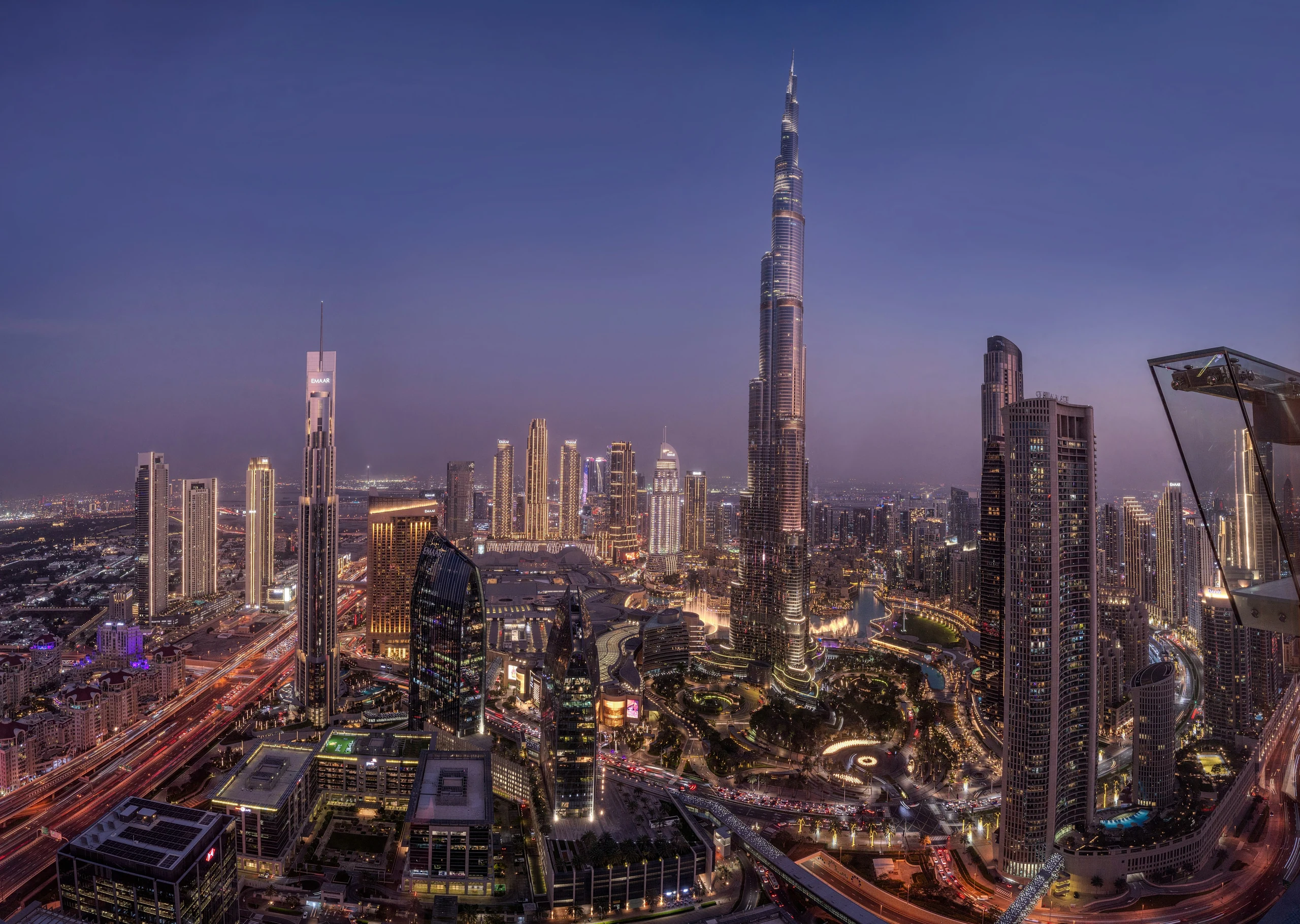 Vista do skyline de Dubai e seus empreendimentos; imagem de contexto.